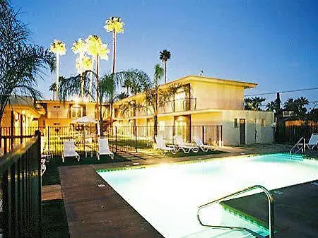 7 Springs Inn & Suites 